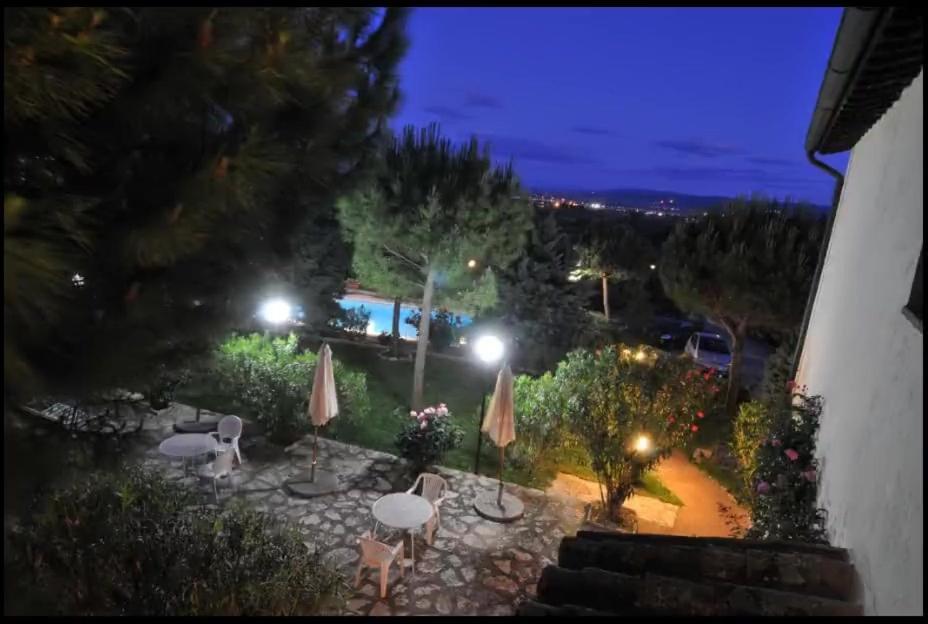 Agriturismo La Ginestrella Civitella D'Arna Exterior foto
